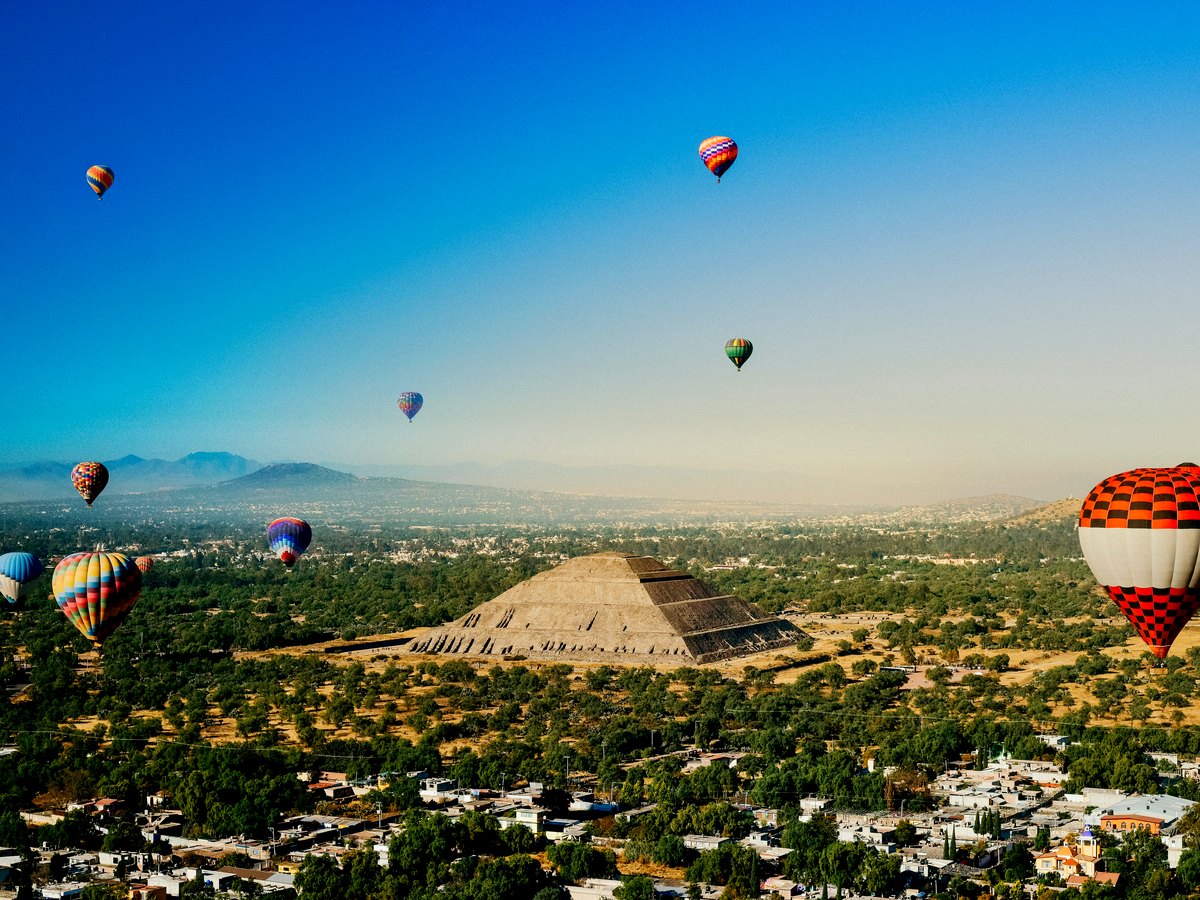 Full Experience Hot Air Balloon Flight with CDMX transport